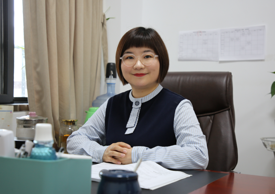 国际商学院-名师风采---张晓娜