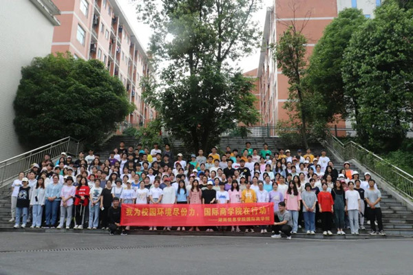 1622707522374063264.jpg 劳动 大合照.jpg