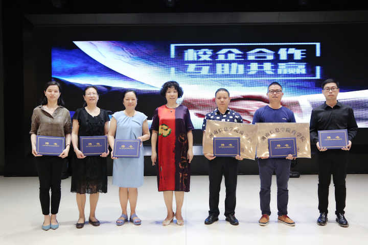 1527491803308048992.png 国贸授牌2.png