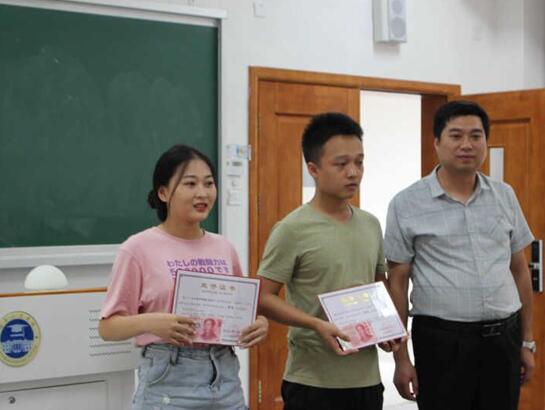 1538029015278064038.jpg 互联网+颁奖3.jpg