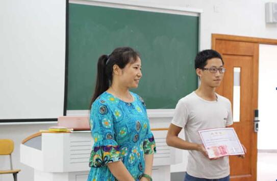 1538029004482081320.jpg 互联网+颁奖2.jpg